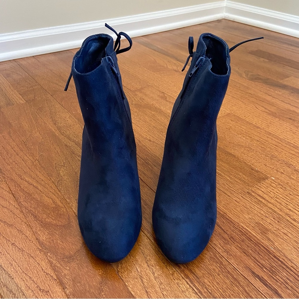 SOLD Blue Suede Booties Size 9 - Picture 3 of 8